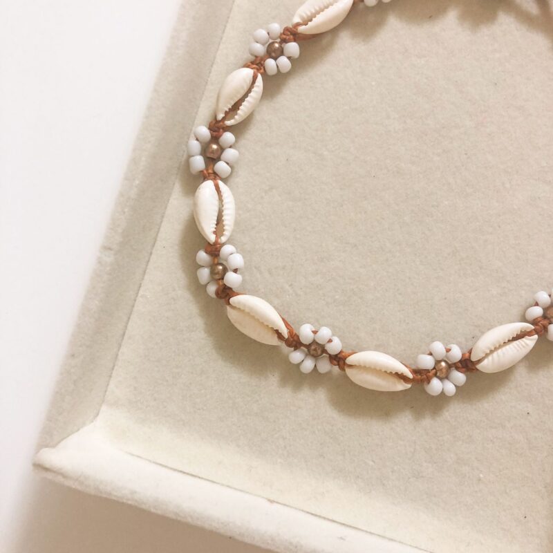 Colar de Flores Castanho