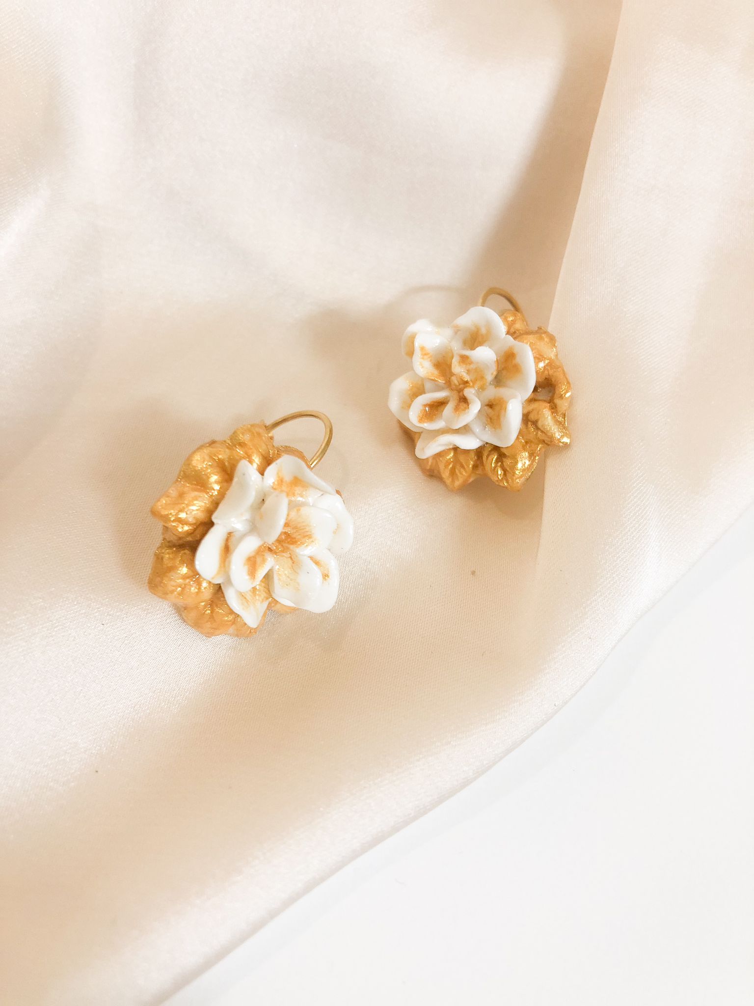 Brincos Flor com Moldura