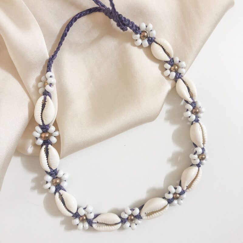 Colar em Corda Roxa com Flores