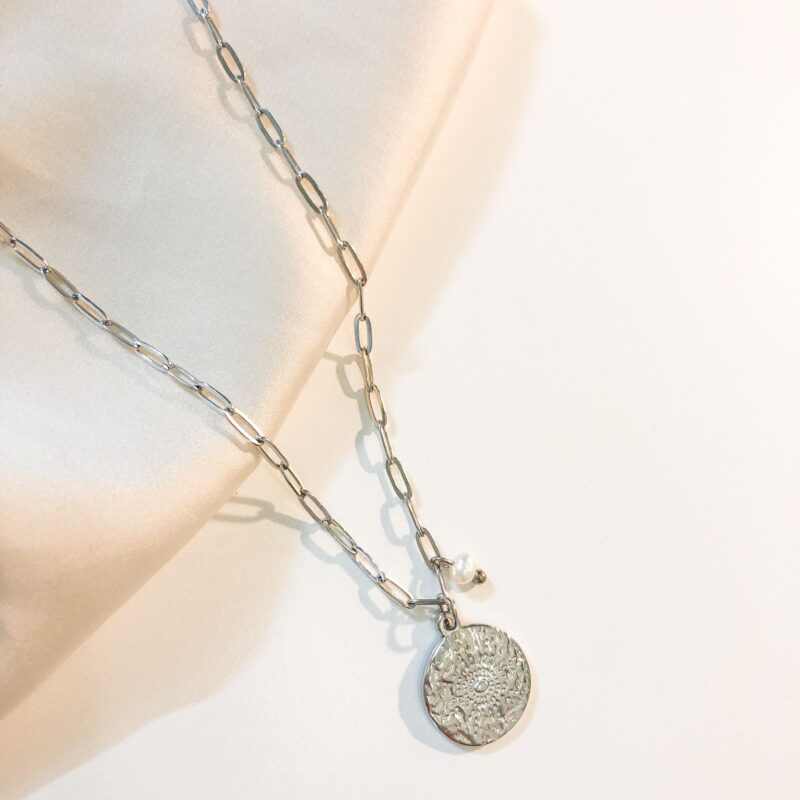 Colar com Medalha Prateada Sol