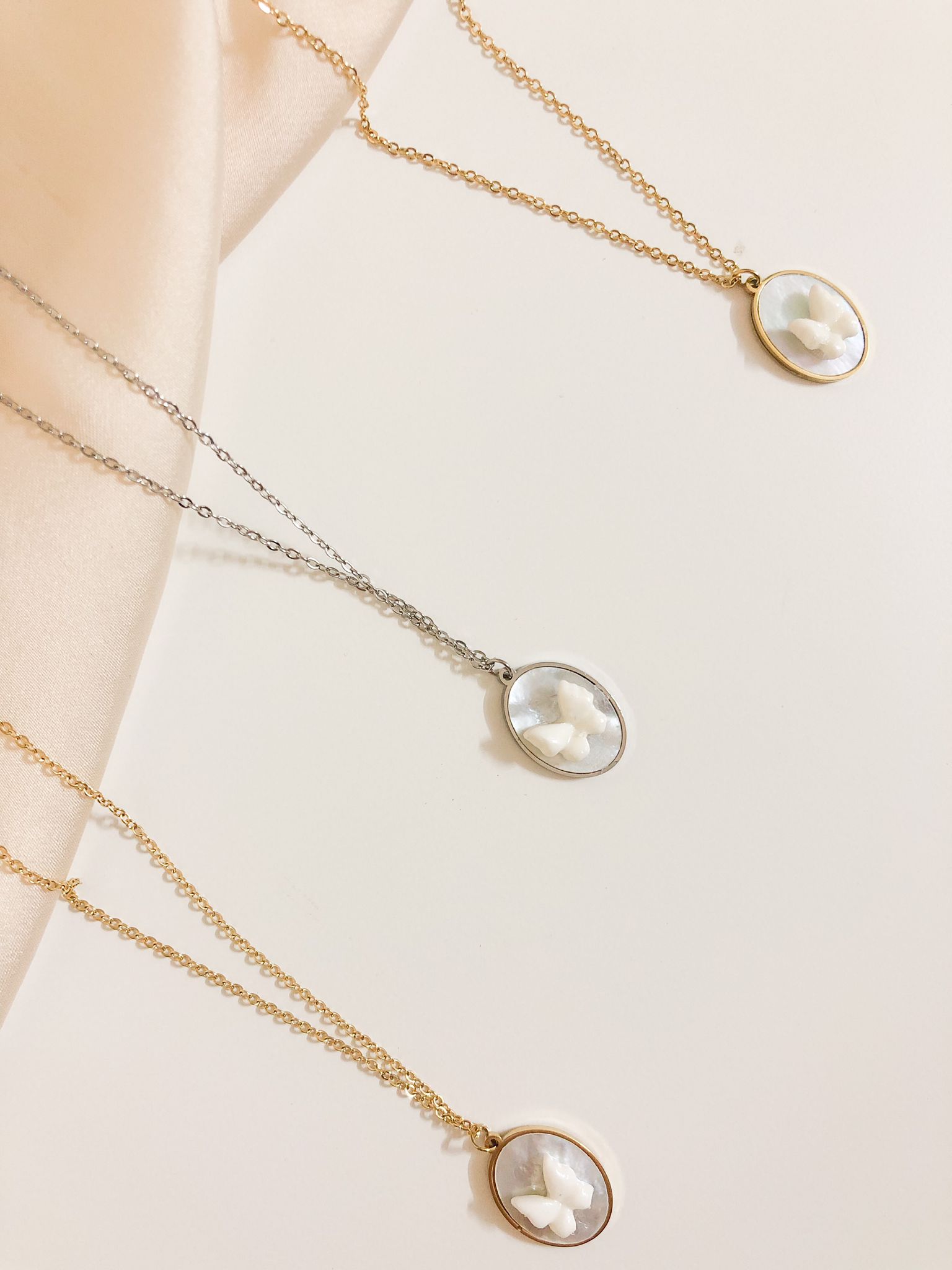 Colar Medalha Borboleta - Prateado