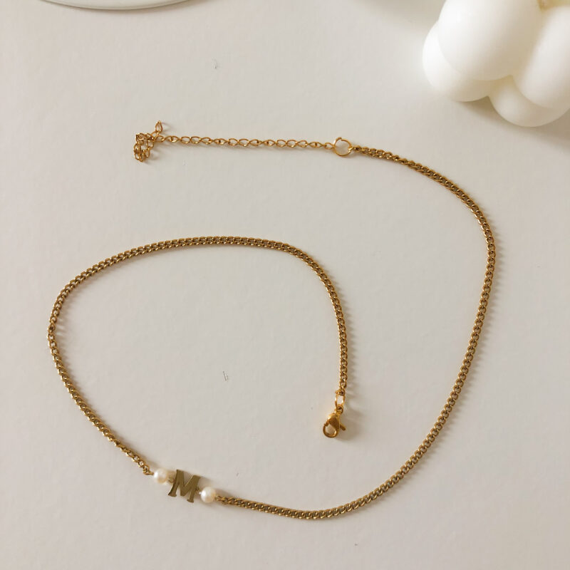 Choker Letra e  Pedra de água