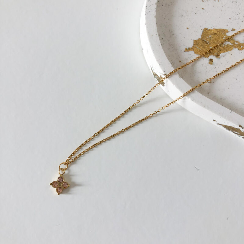 Colar com Pendente em Zirconias