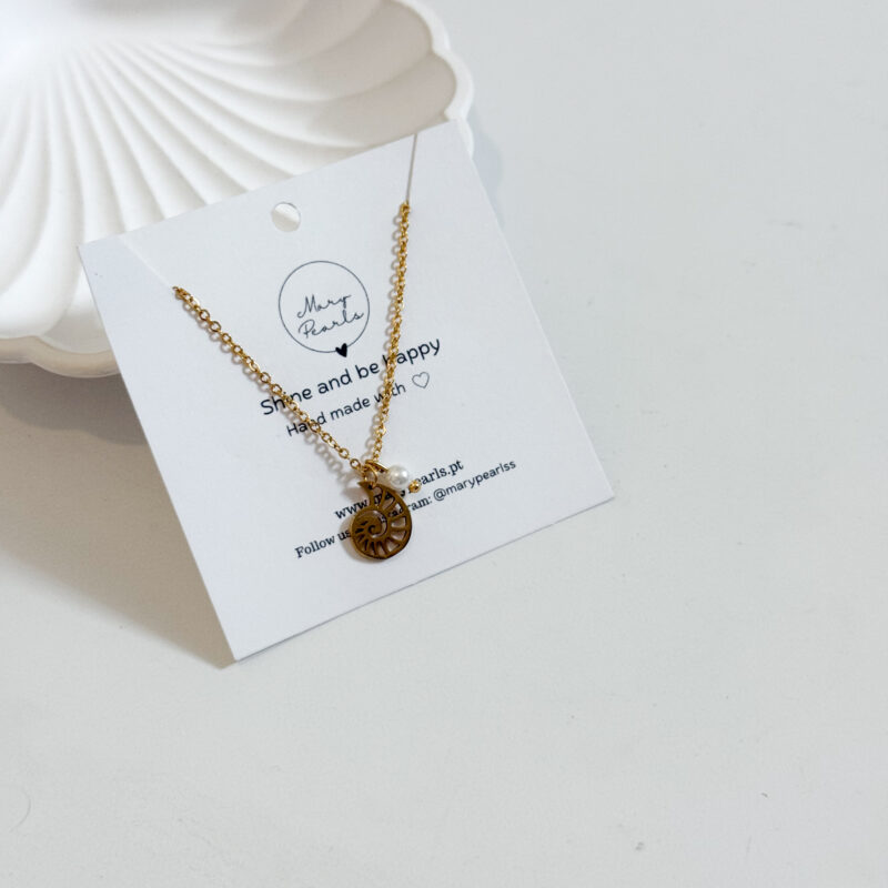 Colar Búzio Dourado com Pérola