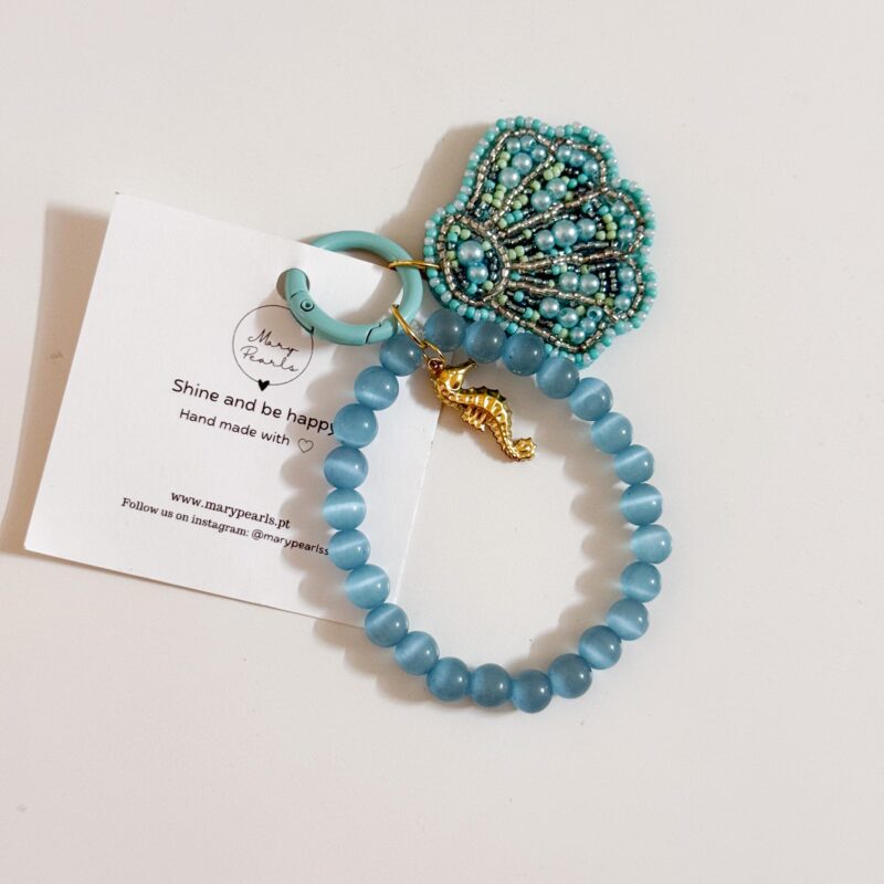 Bag Charm concha bordada turquesa