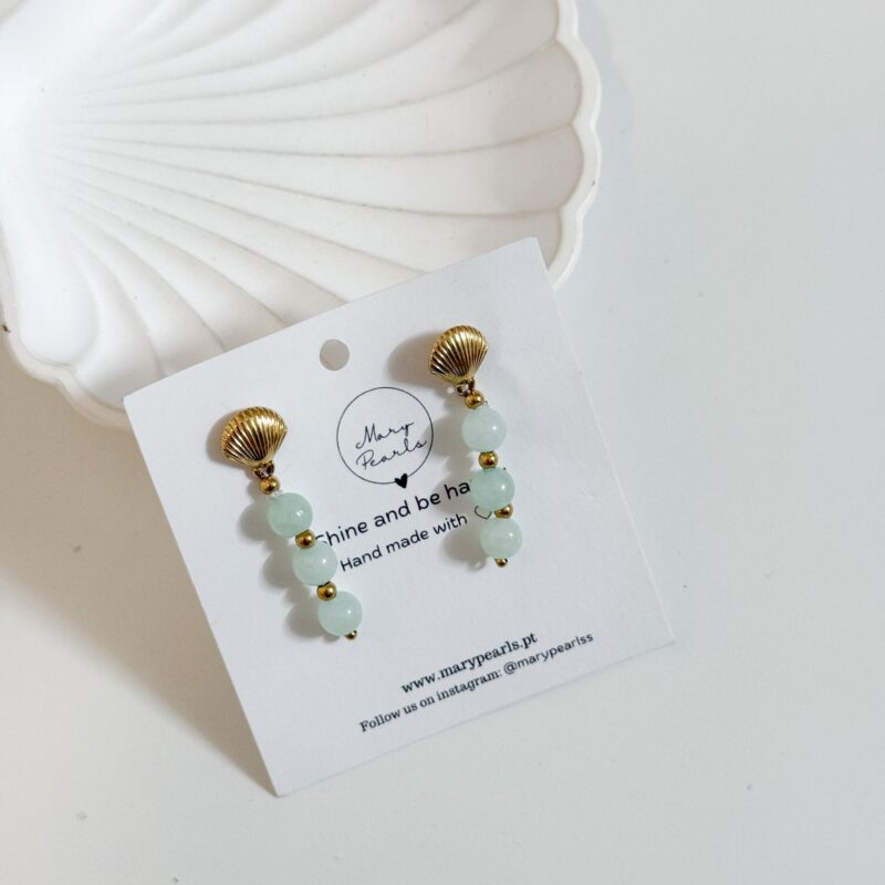 Brincos concha com pedras verde-água