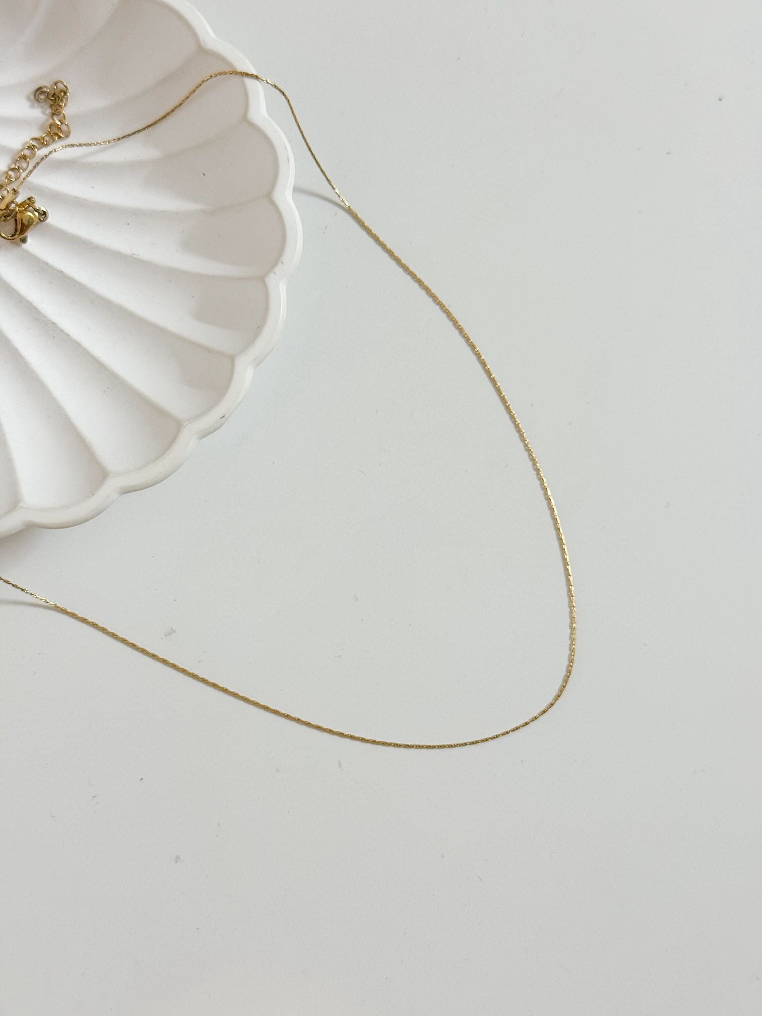 Colar de malha fina dourado