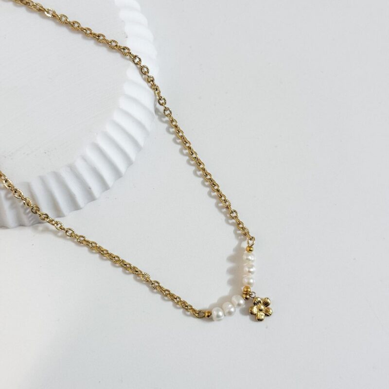 Colar Flor e Pérolas