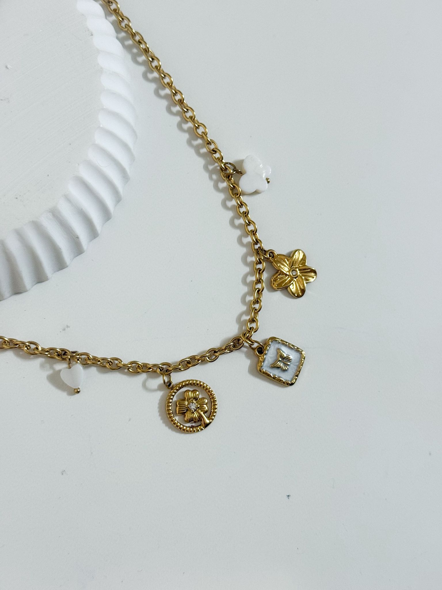 Colar Charms Borboleta Branca