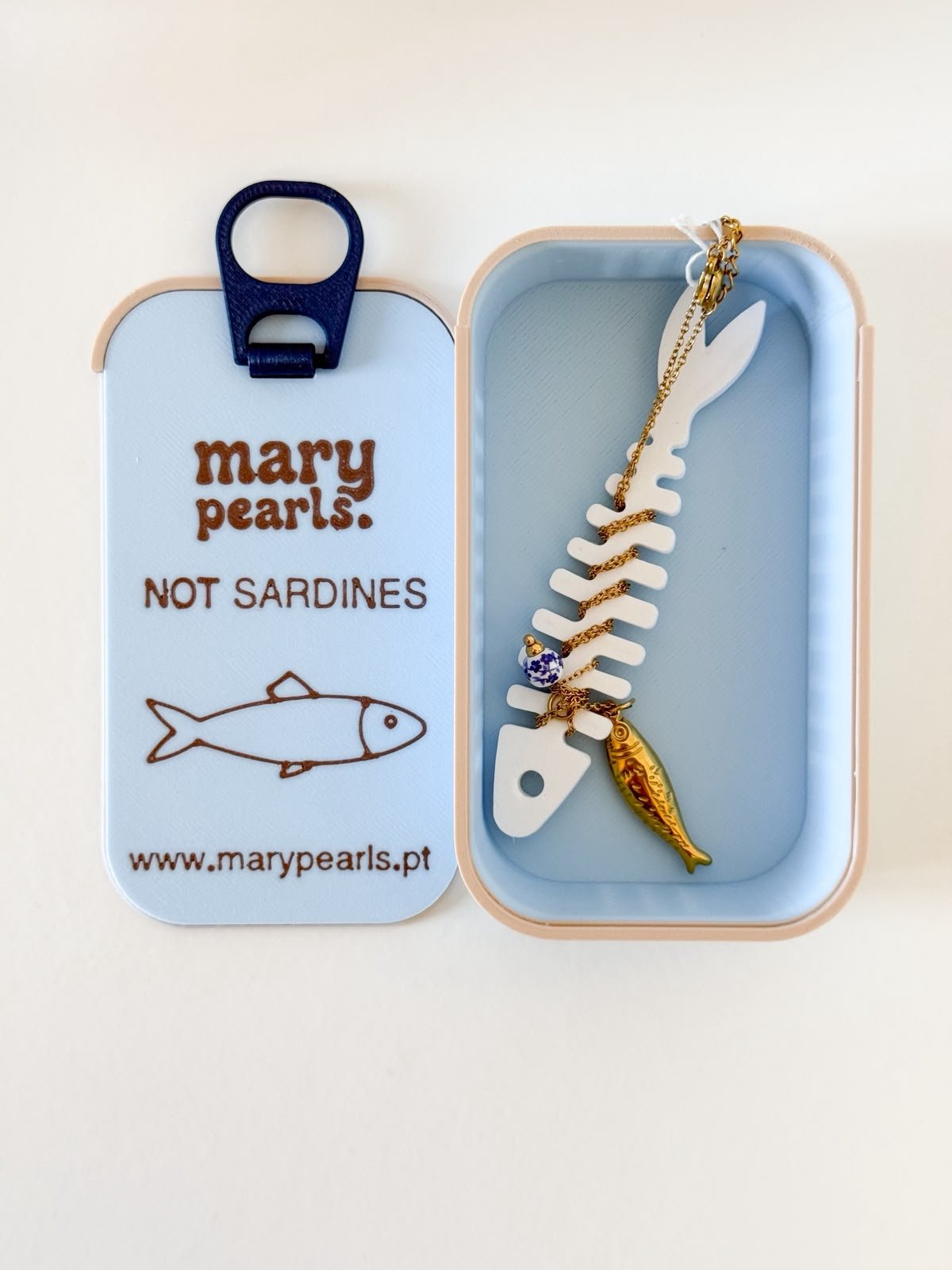 Colar Sardinha e Conta Azul + Porta-jóias Lata de Sardinhas + Sardinha para Colar